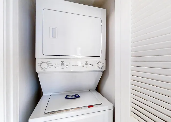 Holiday home Compass Point 304