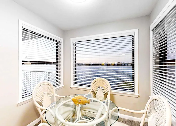 Holiday home Compass Point 304